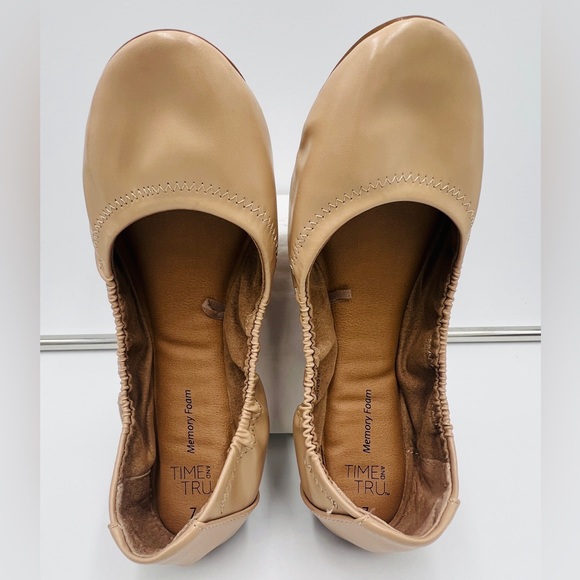 Essentials Women's Belice Ballet Flat - Picture 4 of 6